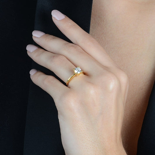 Anel Dourado Solitário com Pedra Zircônia - Galeria