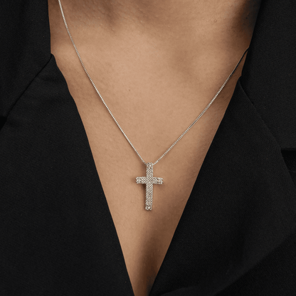 Colar Dourado de Cruz Cravejado de Zircônia - Galeria