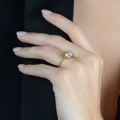 Anel Dourado Solitário com Pedra de Zircônia - Galeria