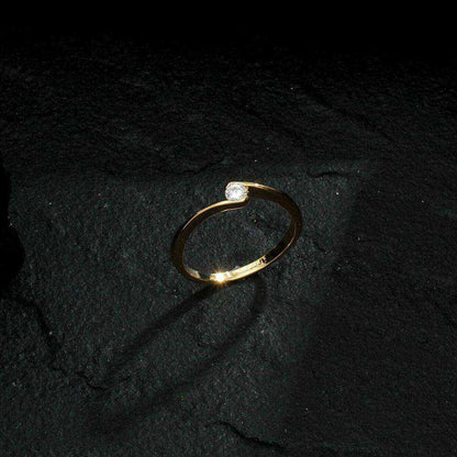 Anel Dourado Solitário Ponto de Luz Zircônia - Galeria