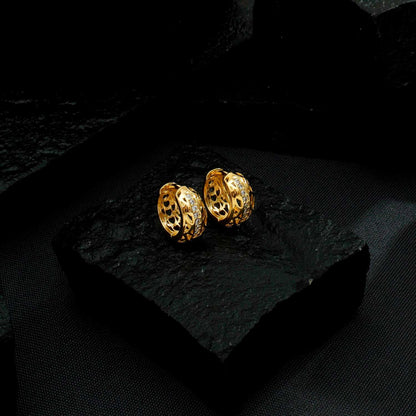 Brinco Dourado de Argolinha Vazado com Pedras de Zircônia - Galeria